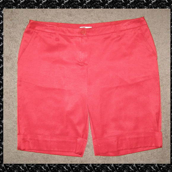 NEW Bright Red MOTIVI Dressy Shorts size 6 Cuffed - Picture 1 of 7